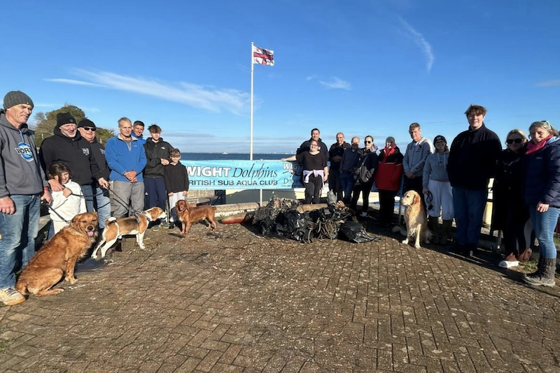 Dogs join the crew for coastal clear-up